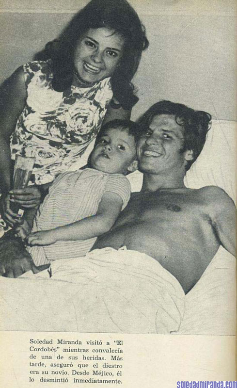 per04oroybarroelcordobes.jpg - Oro y Barro, circa 1963: visiting El Cordobés in the hospital