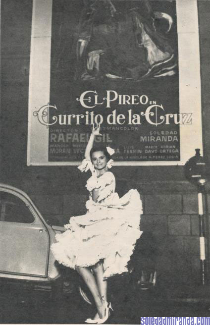 per12act-9-9-65-c.jpg - La Actualidad Española, September 1965: posing in front of a Currito de la Cruz poster