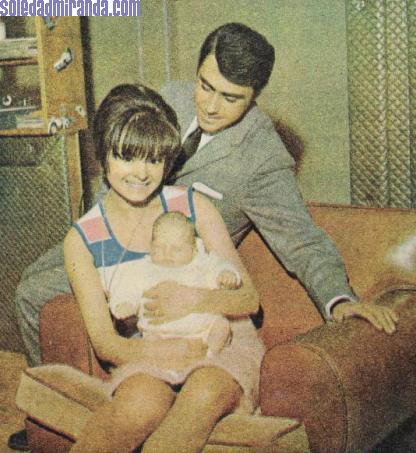 per29.jpg - Lecturas, circa April 1967: Soledad, José Manuel, and little Tony